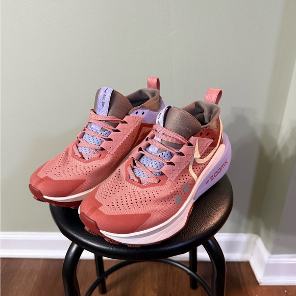 Nike Women's Coral and Cream Zegama 2 - Picture 2 of 5